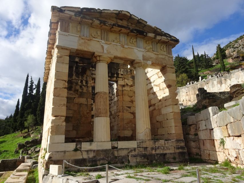 2Day Delphi&Meteora with Official guide,tickets,hotel pickup - Day 1: Delphi by the archaeological site, then onward to Kalambaka