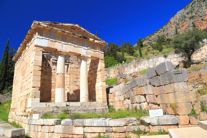 4-Day Greece Highlights Tour: Epidaurus, Mycenae, Olympia, Delphi and Meteora - The real engine: your guide and bus team on long days
