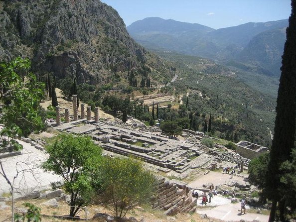 4-Day Greece Highlights Tour: Epidaurus, Mycenae, Olympia, Delphi and Meteora - Delphi early, then the climb toward Meteora via Kalambaka