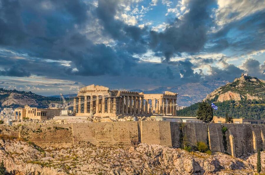 Acropolis and Parthenon: Guided Tour in Italian with Skip-the-Line Ticket - Erechtheion and the Caryatids: Where Symbolism Shows Up in Plain Sight