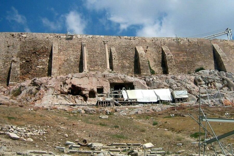 Acropolis: Private Guided Tour - A private licensed archeologist guide makes the stones make sense