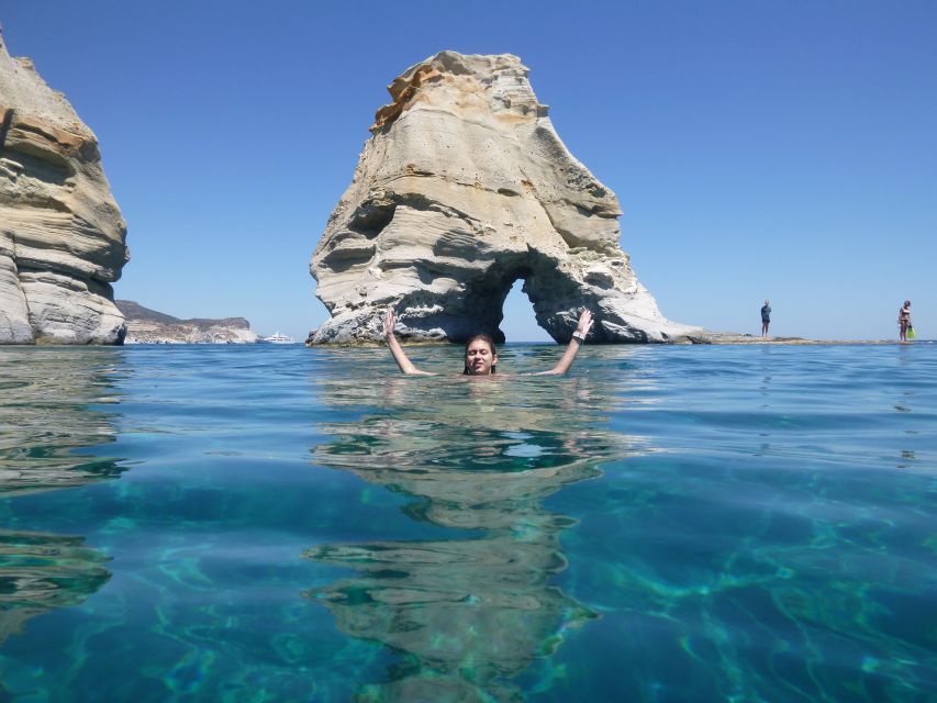 Adamantas: Milos Sightseeing Sailboat Cruise - When the route changes: wind and flexibility on Milos