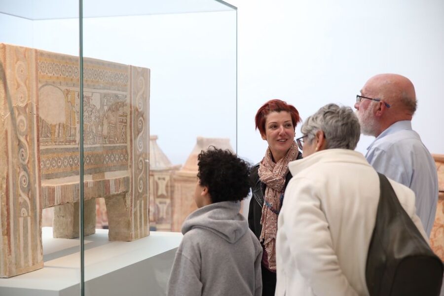 Archaeological Museum of Heraklion: Guided Walking Tour - Minoan art highlights, and what to look for during the walk