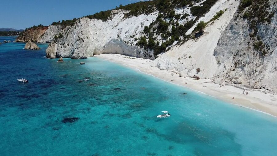 Argostoli: Full-Day Boat Cruise with Lunch - Xi Beach and the red-sand clay treatment you can try