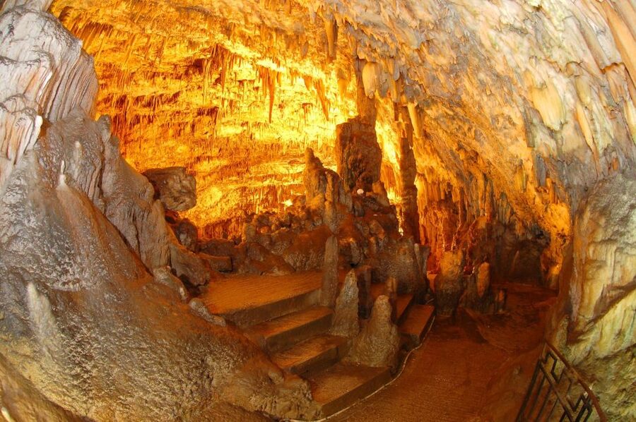 Argostoli: Melissani & Drogarati Cave Tour with Wine Tasting - Myrtos Beach viewpoint: 10 minutes for your best Kefalonia shots