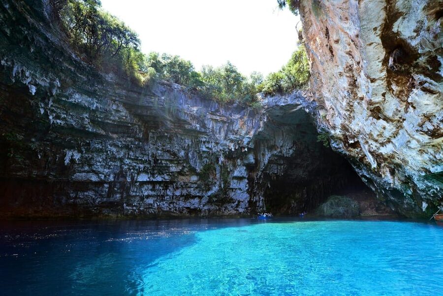 Argostoli: Melissani & Drogarati Cave Tour with Wine Tasting - The Vine wine tasting: why the final hour is the payoff