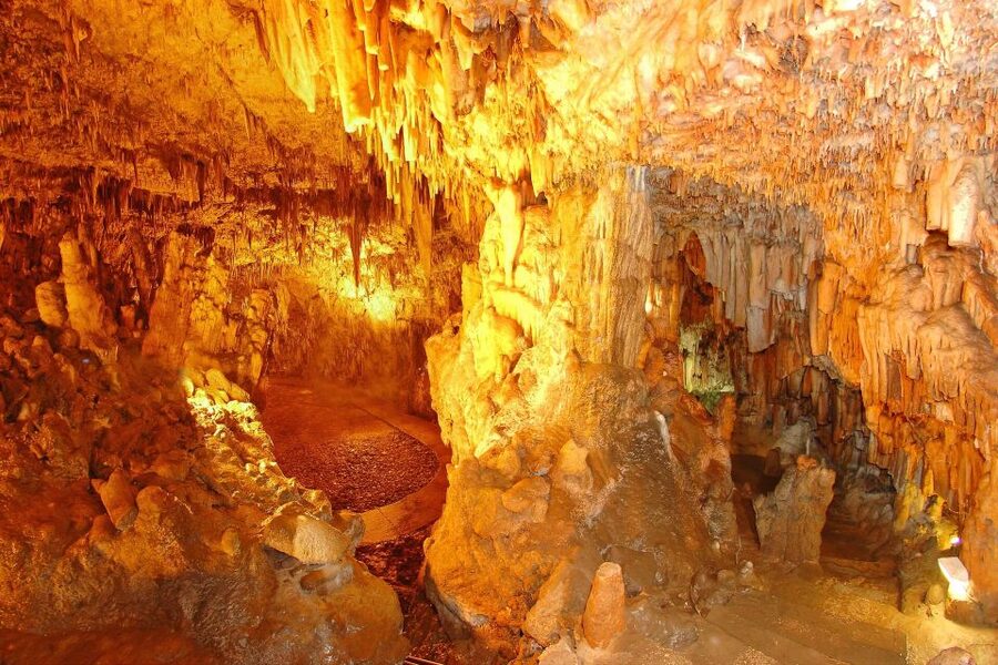 Argostoli: Melissani & Drogarati Cave Tour with Wine Tasting - Drogarati Cave: stalagmites, stalactites, and why sound matters