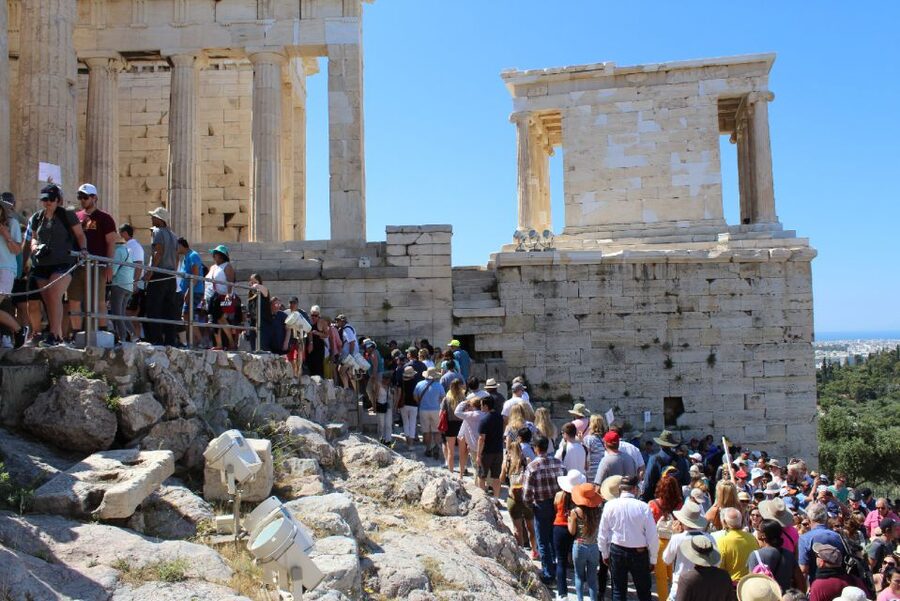 Athens: Acropolis & Acropolis Museum Ticket with Audio Guide - Getting there and moving through the area