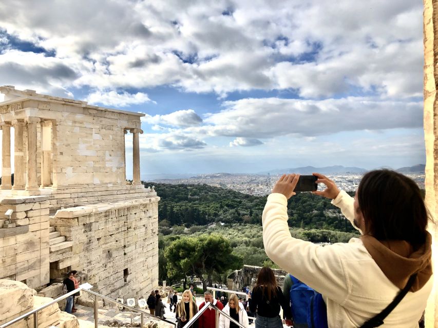 Athens:Acropolis - Historical Center Walking Tour in Spanish - Price and value for a 4-hour Acropolis and Plaka walk