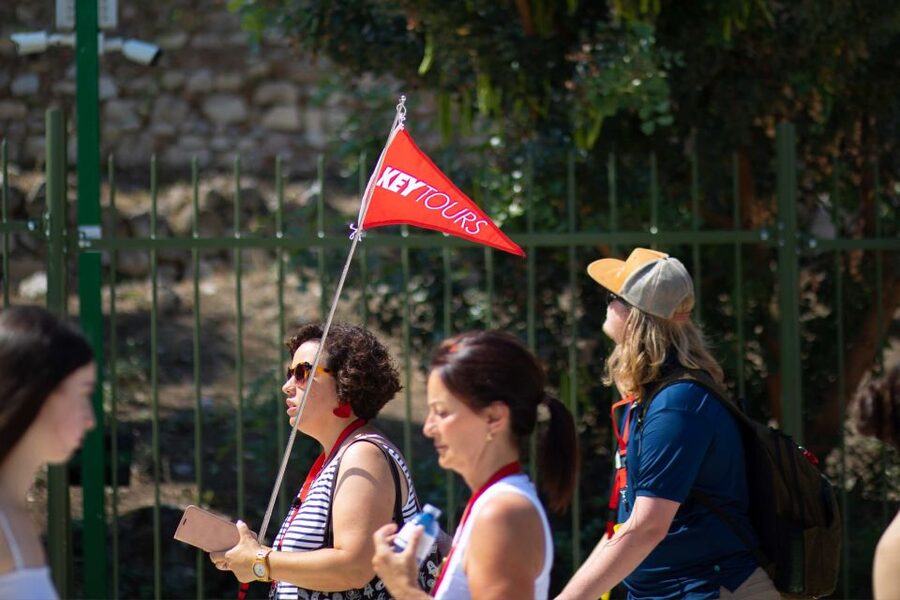 Athens: Acropolis & Parthenon Walking Tour with Expert Guide - Acropolis summit free time: use the 30 minutes well