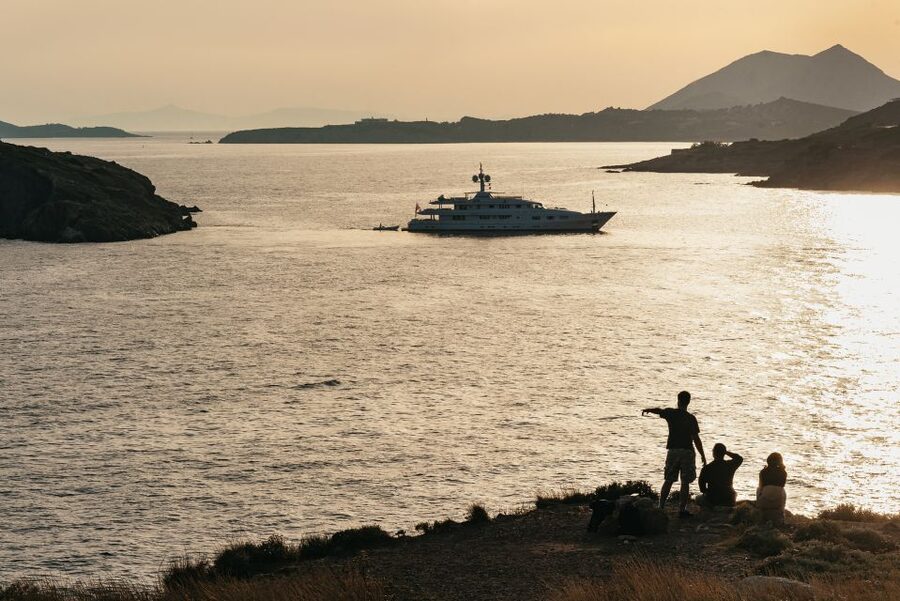 Athens: Cape Sounion & Poseidon Temple Sunset Half-Day Trip - What the archaeologist guide and audio app add to the ruins