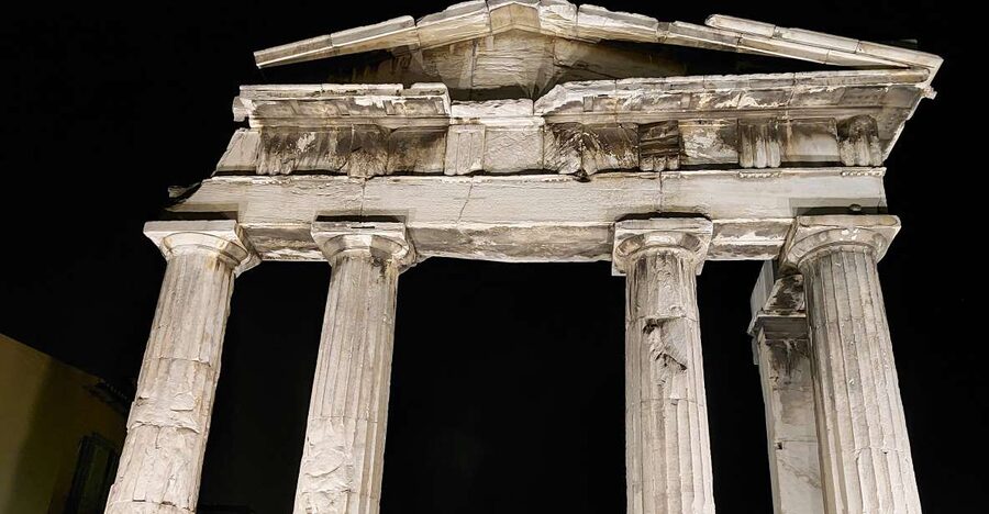 Athens: City Highlights Nighttime Walking Tour in Spanish - Why a nighttime walking tour works so well in Athens