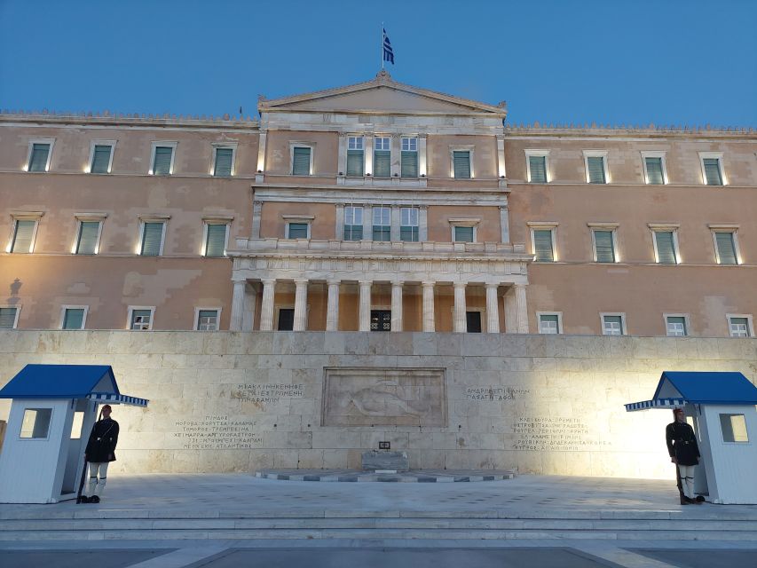 Athens: City Highlights Nighttime Walking Tour in Spanish - Hadrian’s Arch and the Temple of Zeus: layers of empire