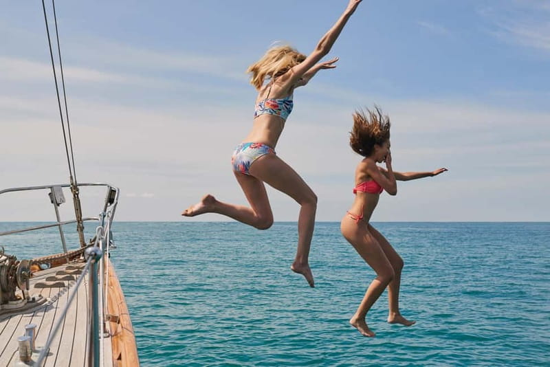 Athens: Cruise to Agistri, Moni & Aegina with Lunch & Drinks - Morning sailing in the Saronic Gulf: coffee, pastries, and big-water calm