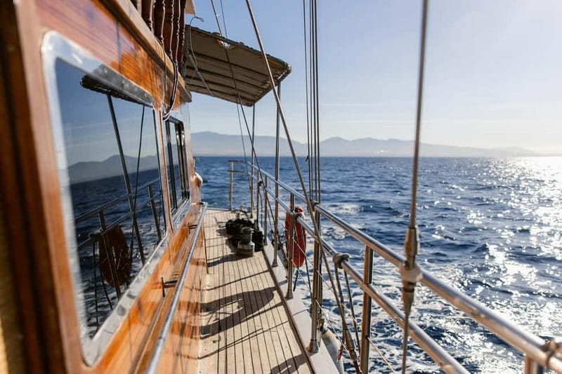 Athens: Cruise to Agistri, Moni & Aegina with Lunch & Drinks - Lunch onboard: a Greek buffet that actually feels like Greece