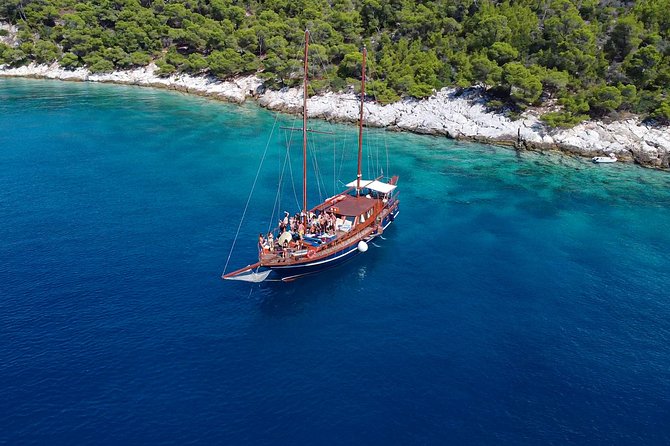 Athens Day Cruise: 3 Islands Tour in the Saronic Gulf with Lunch - Morning setup at Marina Zeas, from coffee to WiFi