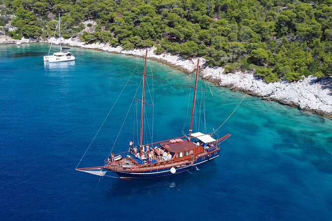 Athens Day Cruise: 3 Islands Tour in the Saronic Gulf with Lunch - Food and drinks: Greek lunch plus unlimited beer and wine