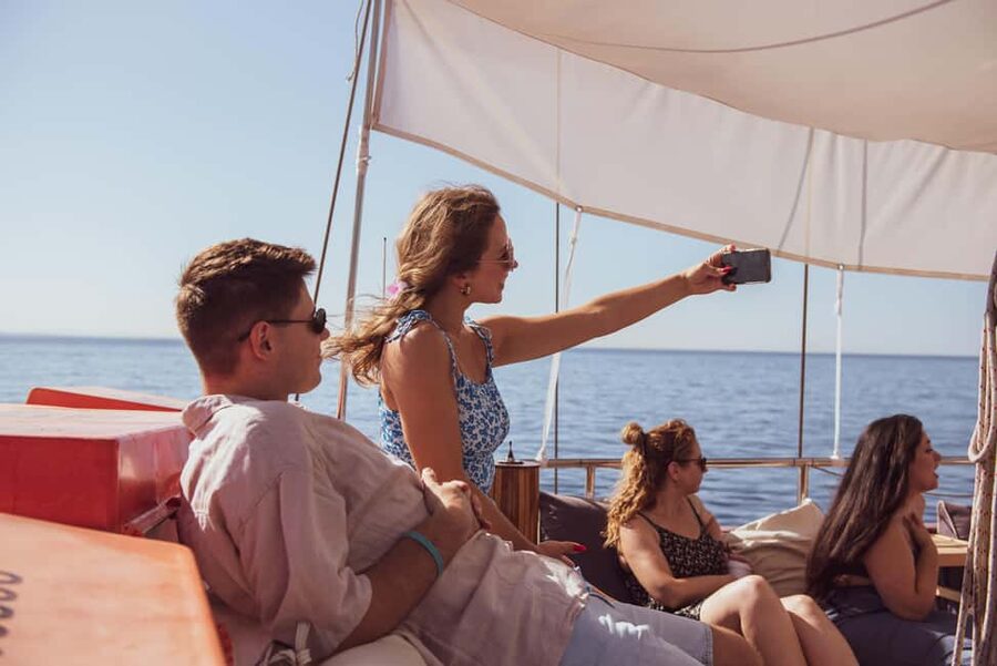 Athens Day Cruise: Agistri, Moni & Aegina + Lunch & Drinks - Aegina on the clock: pistachios, markets, and Temple of Apollo time