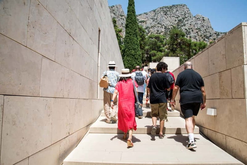 Athens: Delphi and Arachova Day Trip with Guide - Delphi Museum: the bronze Charioteer and the part you can’t grasp outside