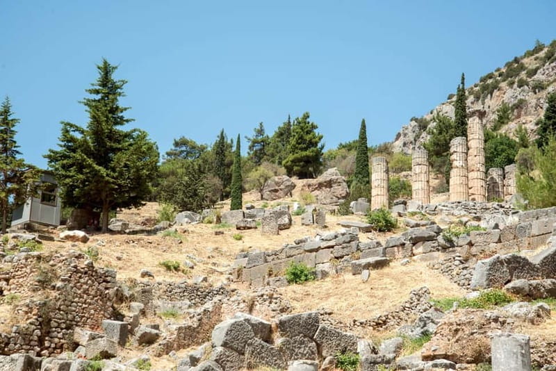 Athens: Delphi and Arachova Day Trip with Guide - Pickup timing, bus comfort, and how not to waste daylight