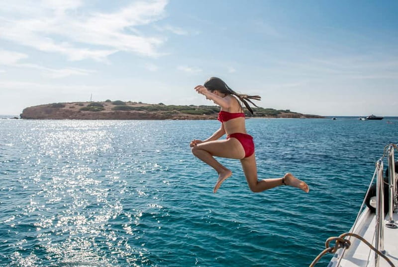 Athens: Half-Day Morning Catamaran Cruise with Meal & Drinks - Wine, beer, and water: what is included and what to expect