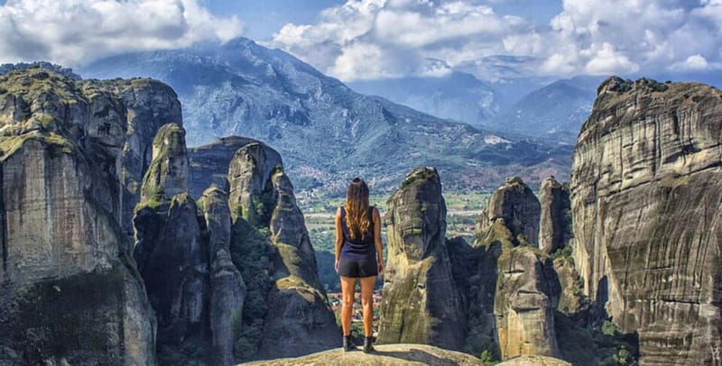 Athens: Meteora Day Trip in Spanish with Live Guide & Lunch - The heart of the day in Meteora: your Spanish guide’s 5-hour walking and viewing