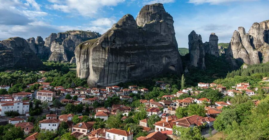 Athens: Meteora Day Trip with Central Pickup & Audio Guide - The 4-hour coach ride to Kalabaka: time for photos and rest stops