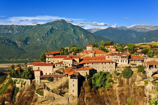 Athens: Meteora Monasteries, Hermit Caves Tour with Pickup - Arriving in Kalambaka: Transfers and How You Move Once You Reach Meteora
