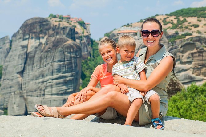 Athens: Meteora Monasteries, Hermit Caves Tour with Pickup - Leaving Athens Early: The Pickup, the Bus Ride, and First Stops
