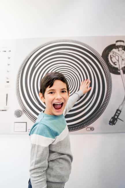 Athens: Museum of Illusions Admission Ticket - The infinity room, inverted room, chair illusion, and friends