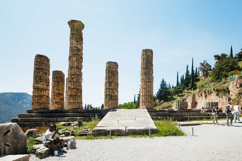 Athens: Mythology of Delphi, Museum and Arachova Guided Tour - Livadia Coffee Break, Mountain Air, and the Story Setup