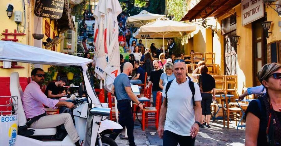Athens: Private Evening Sightseeing Tour by Electric Tuk-Tuk - Why an Electric Tuk-Tuk Works So Well in Athens at Night