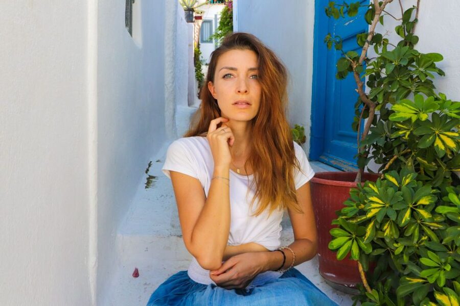 Athens: Professional photoshoot at Anafiotika Village - Why Anafiotika makes your photos look different