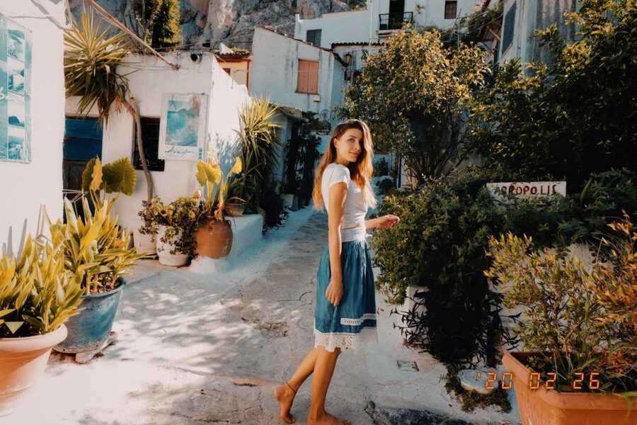 Athens: Professional photoshoot at Anafiotika Village - Meeting point at Agios Nikolaos Rangavas, and how to not miss your slot