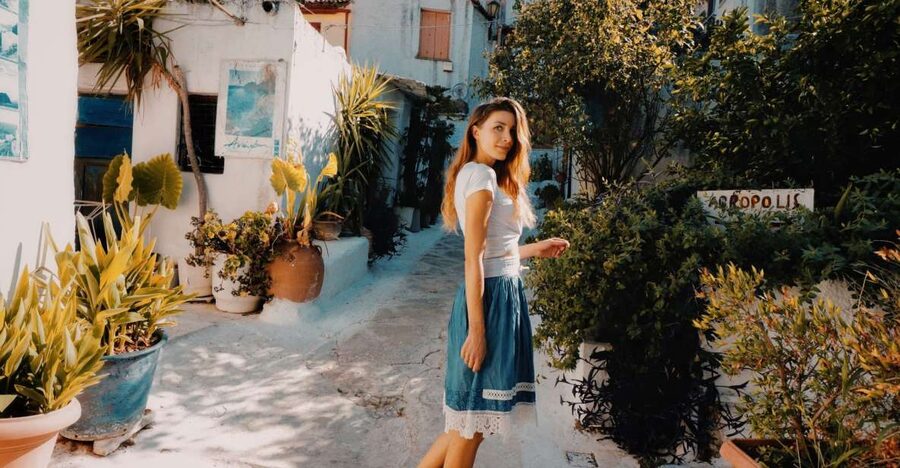 Athens: Professional photoshoot at Anafiotika Village - Price and what you really get for $64