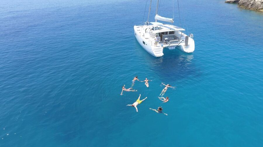 Athens: Riviera Catamaran Cruise with Meal and Drinks - Stop by stop: what Voula and Vouliagmeni add to your cruise