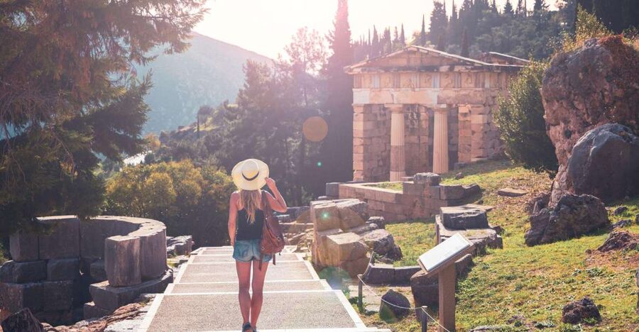 Athens: Small-Group Day Trip Tour to Delphi - Lunch in Delphi village, plus Arachova’s mountain charm