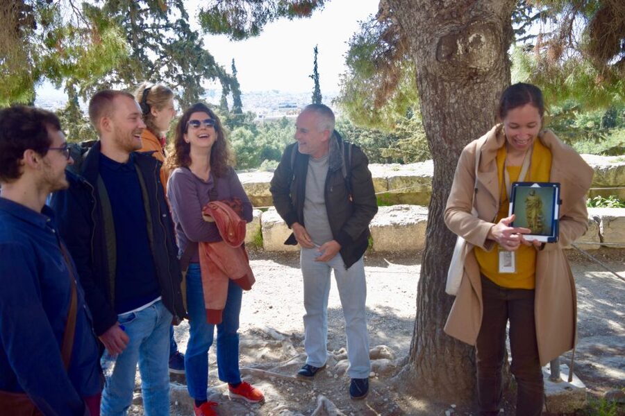 Athens: The Acropolis Guided Walking Tour in German - Propylaea and the big reveal of Athens’ temples