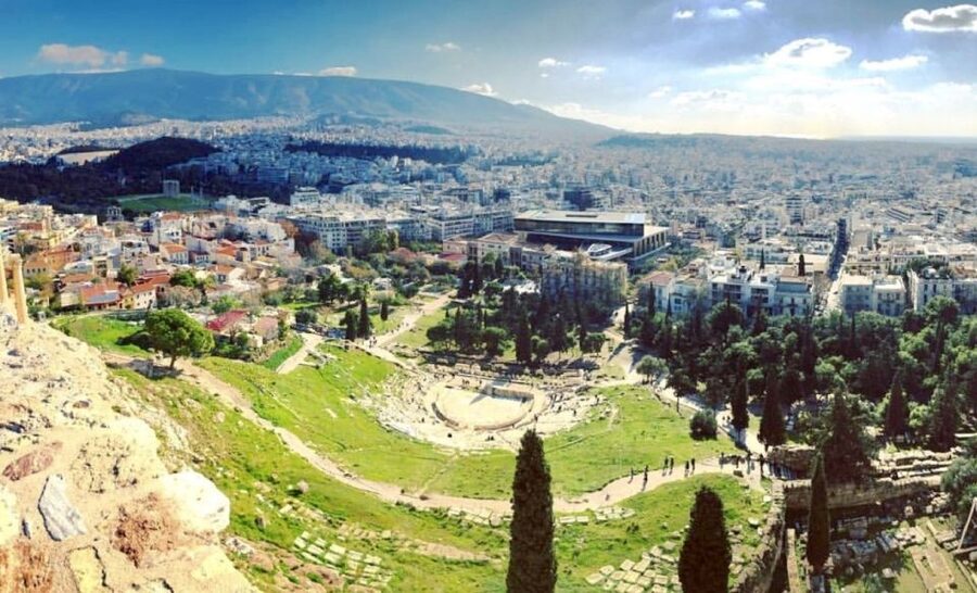 Athens: The Acropolis Walking Group Tour with a French Guide - Why the evening Acropolis route feels smarter