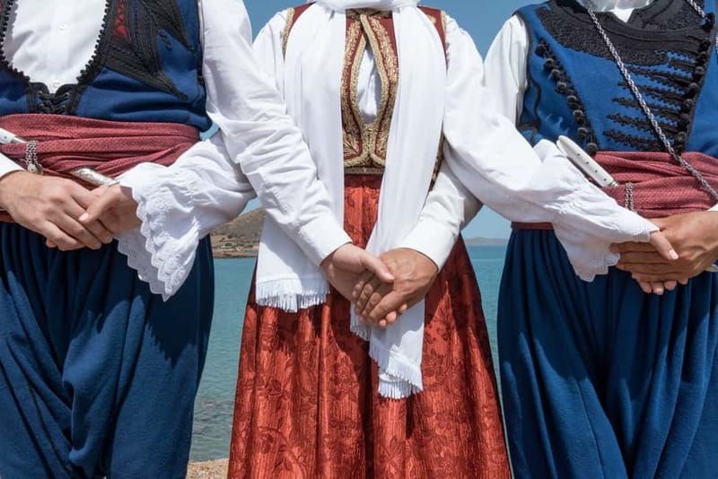 Athens: Traditional Greek Show in Plaka with Dinner - Why This Plaka Dinner and Dance Combo Works