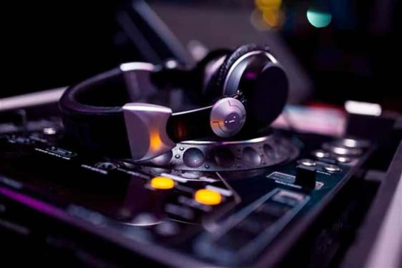 Back to the '80s Disco Cruise Ammouliani Round Tour - Inside the 80s party format, from cocktail time to dancing