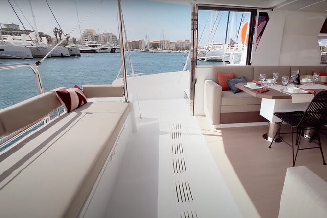 CATAMARAN Kleftiko Poliegos & Round of Milos Lunch with Openbar - Crew and comfort: the real difference on board