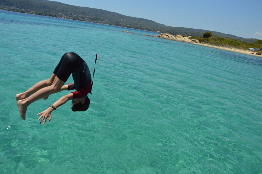Chalkidiki: Blue Lagoon & Ammouliani Island Cruise & Lunch - Onboard entertainment and the VIP deck cocktail option