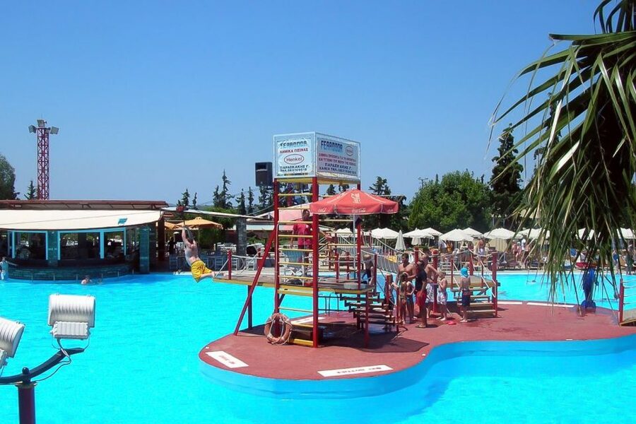 Chania & Rethymno:Limnoupolis Water Park with Lunch+Transfer - Sunbeds, shade, towels, and what to pack for a smooth day