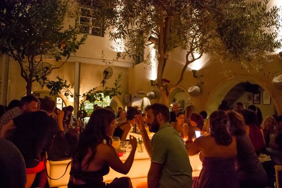 Chania: Wine, Food, and Sunset Tour with 3-Course Dinner - Chasing the harbor views, including the best sunset position