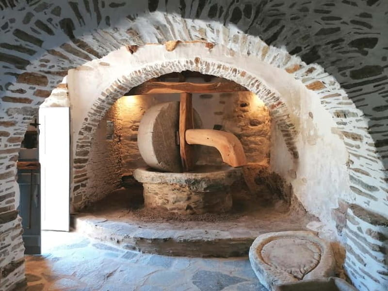 Classical guitar concert in a historic olive press - Views and Night Air: Why the Venue Works for Stars and Sound