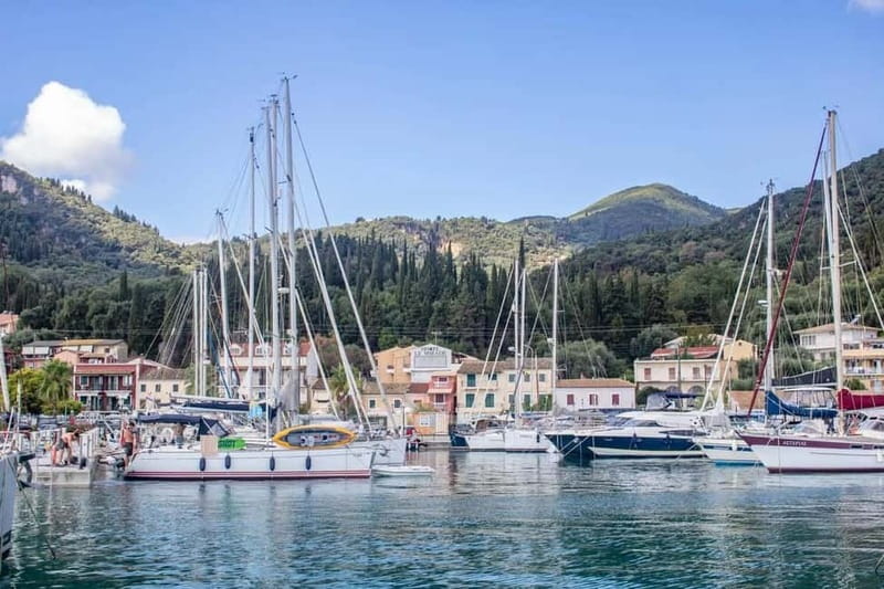 Corfu: Music Stories of a Corfiot Experience at the Marina - Dinner and drinks before the first set: relaxed, not rushed