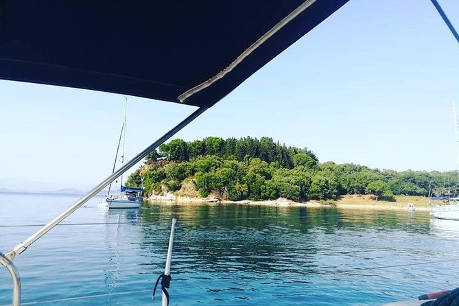 Corfu: Private Yacht Cruise - Mouse Island: Airplanes Over Water and a Real Photo Stop
