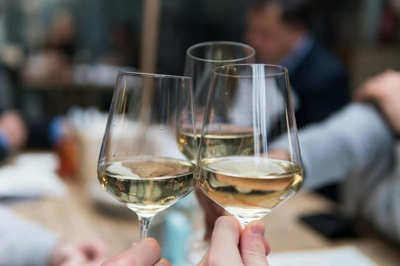 Corfu: Wine Tasting with 5 native grape varieties. - What happens at the table, from sniff and sip to “how to judge quality”