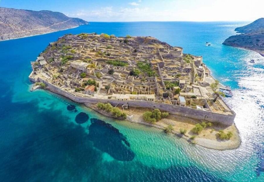 Crete: Agios Nikolaos, Plaka and Spinalonga Island Tour - Agios Nikolaos and Lake Voulismeni: walk, shop, and recharge